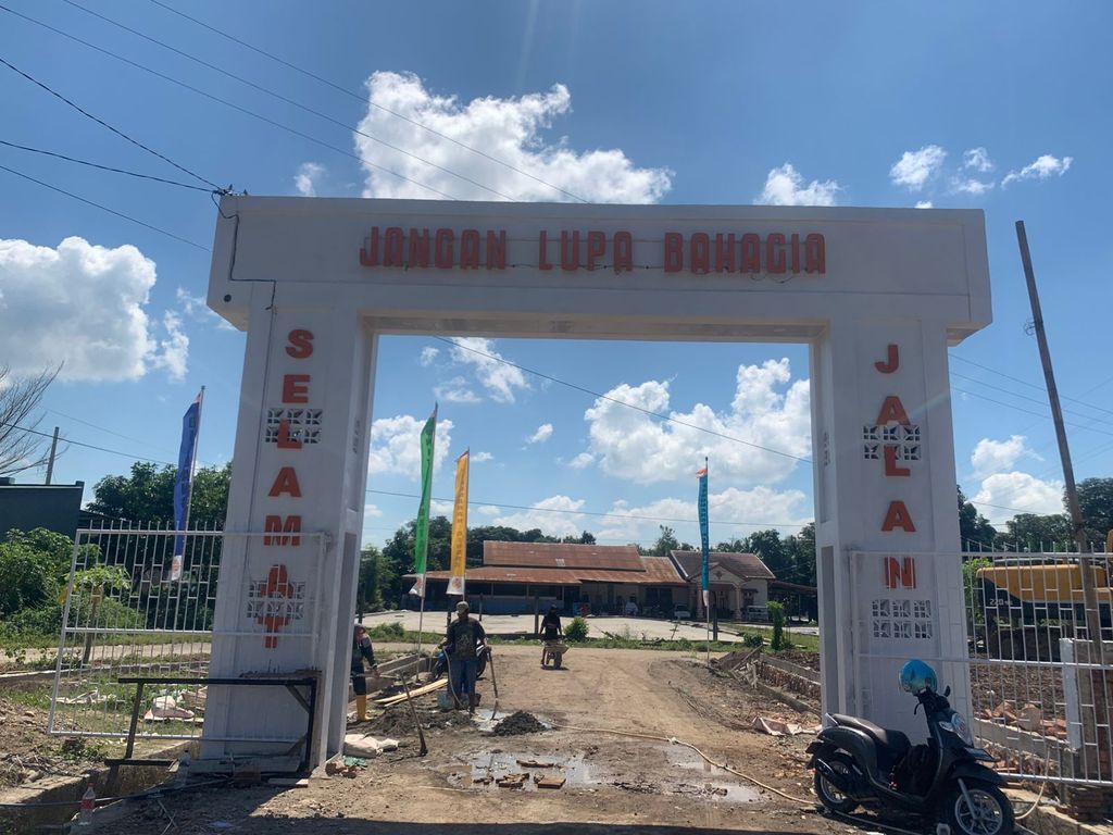 foto gerbang perumahan RINDRA PRATAMA 10