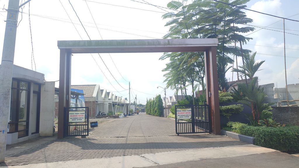 foto gerbang perumahan GRAND FAZA