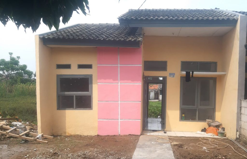 foto tampak rumah tipe 30/70 perumahan Puri Kosambi
