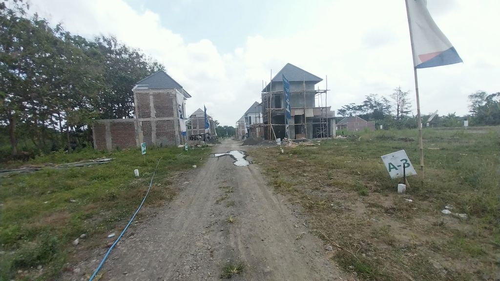 foto posisi tengah perumahan VILLA KARTA