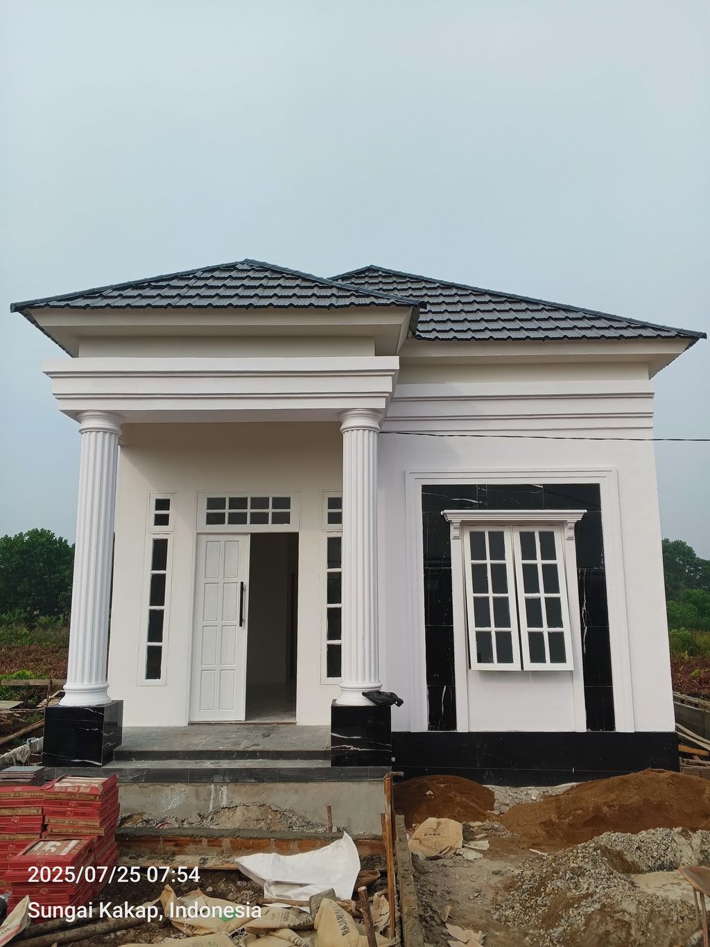 foto contoh rumah perumahan KATNIS ROYAL SERDAM