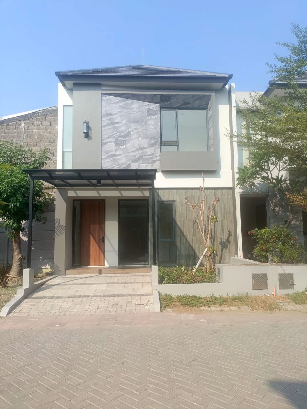 foto tampak rumah tipe IRIS perumahan SPRINGVILLE RESIDENCE 2 PHASE