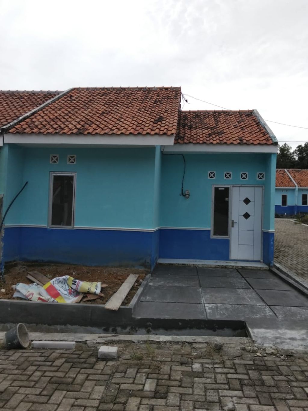 foto tampak rumah tipe BLOK E NO 21 30/60 perumahan GRAND MAHKOTA SULTAN 4