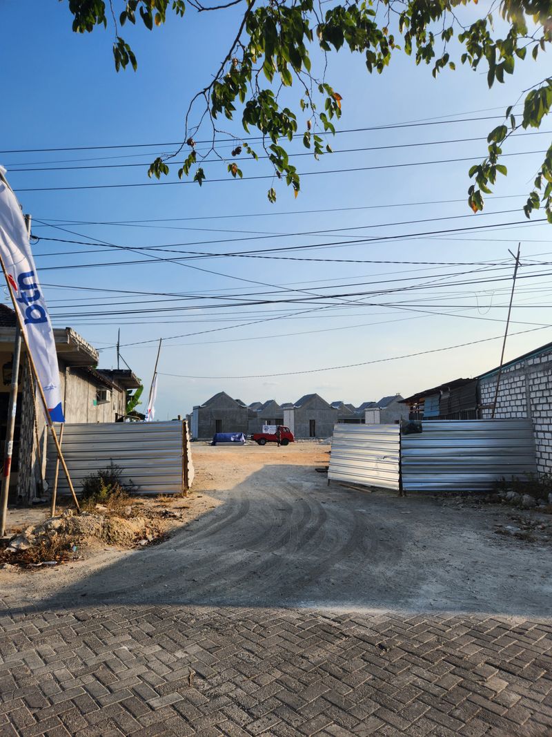 foto gerbang perumahan TEBALO TERRACE