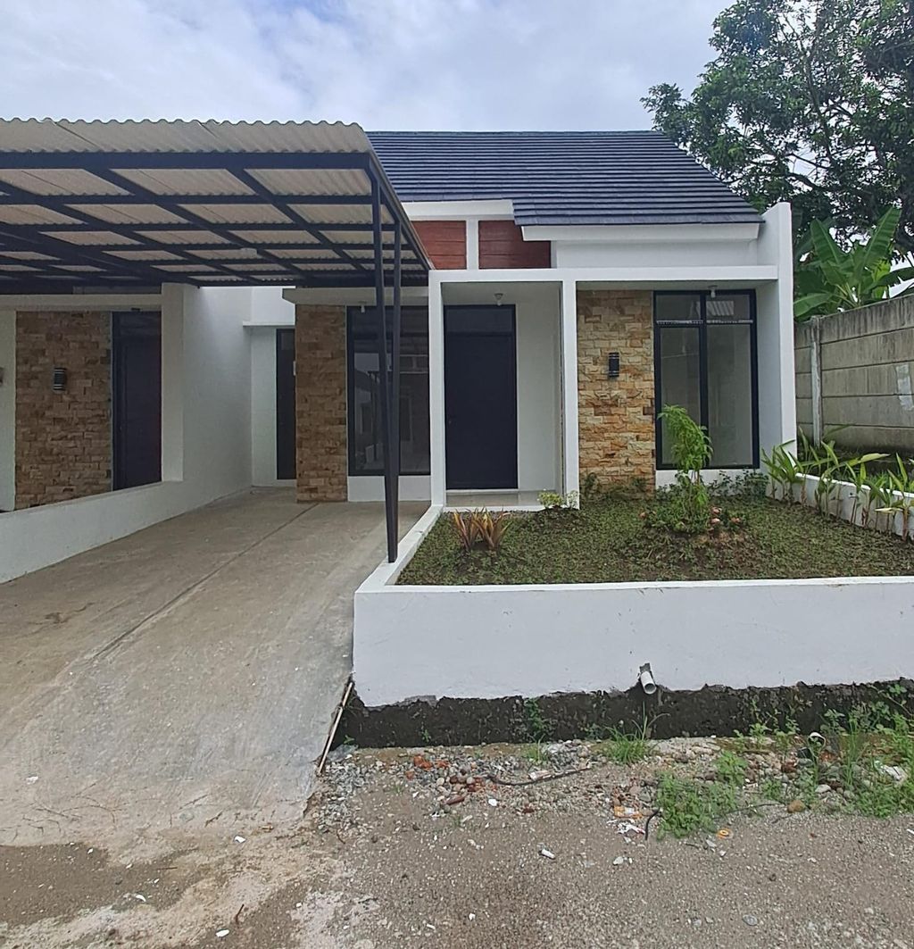 foto tampak rumah tipe BLOK J perumahan GRAND FAZA