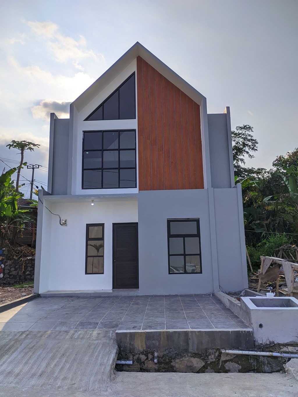 foto tampak rumah tipe 77/66 perumahan Arios Nims Cicadas