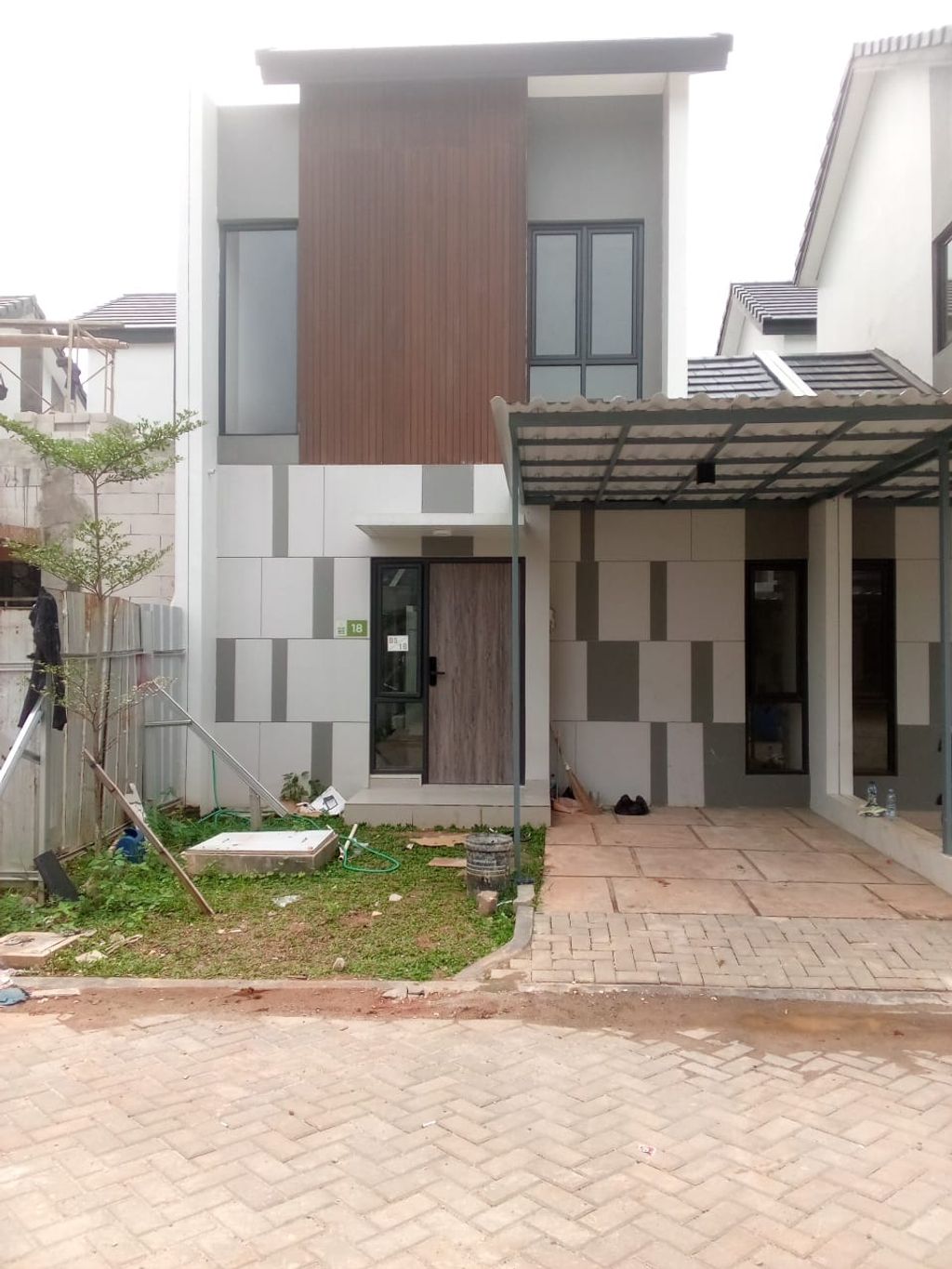 foto tampak rumah tipe ONYX BLOK B5 NO. 18 perumahan GRAND ALMAS RESIDENCE