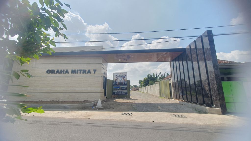 foto gerbang perumahan PERUMAHAN GRAHA MITRA 7