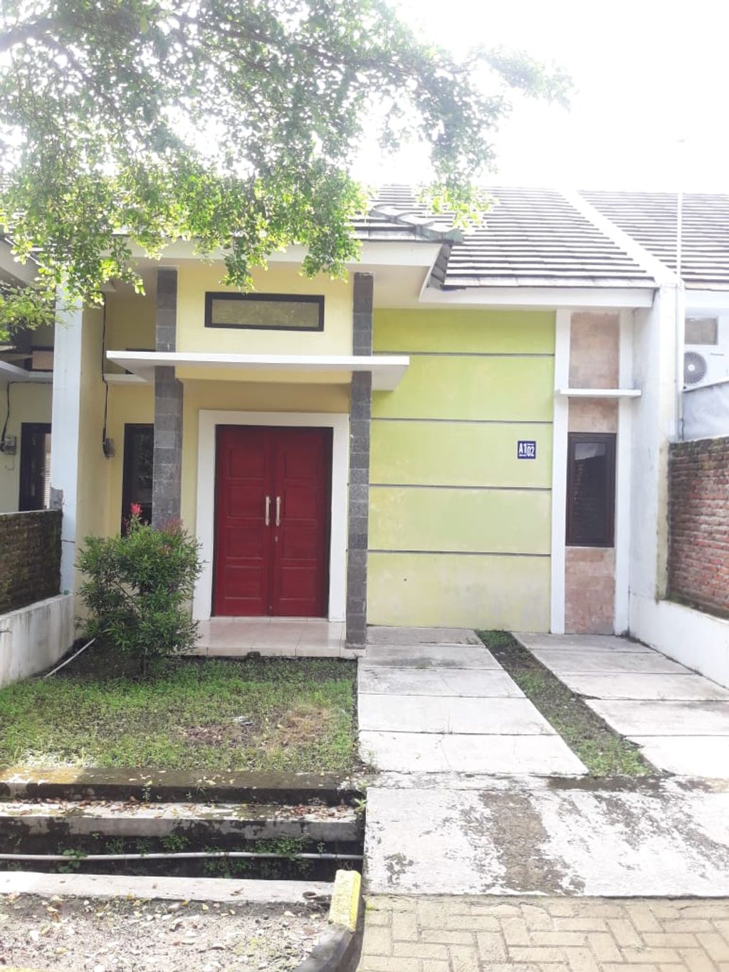 foto tampak rumah tipe 45/109 perumahan Cluster Kawedanan Residence