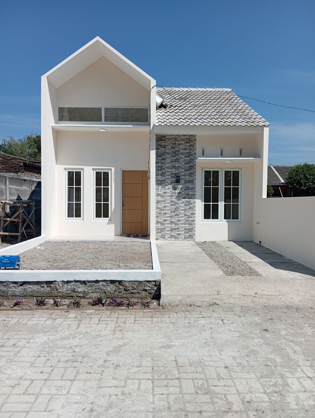 foto tampak rumah tipe 45/92 perumahan Cluster Kawedanan Residence