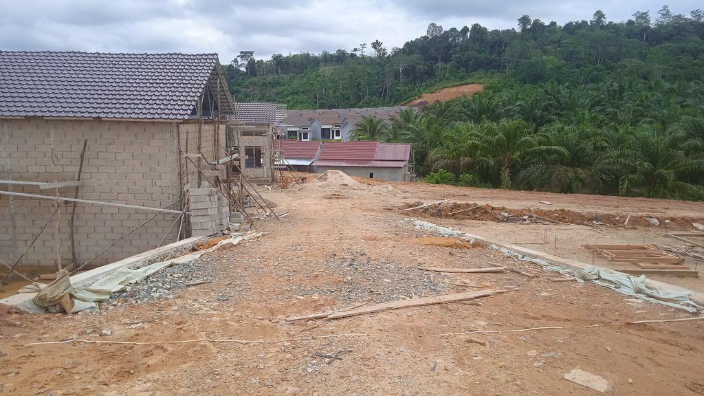 foto posisi tengah perumahan BUMI INTAN HILLS