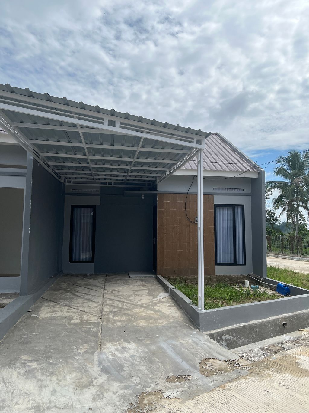 foto tampak rumah tipe 36/117 perumahan Palaran Indah Kemilau 2