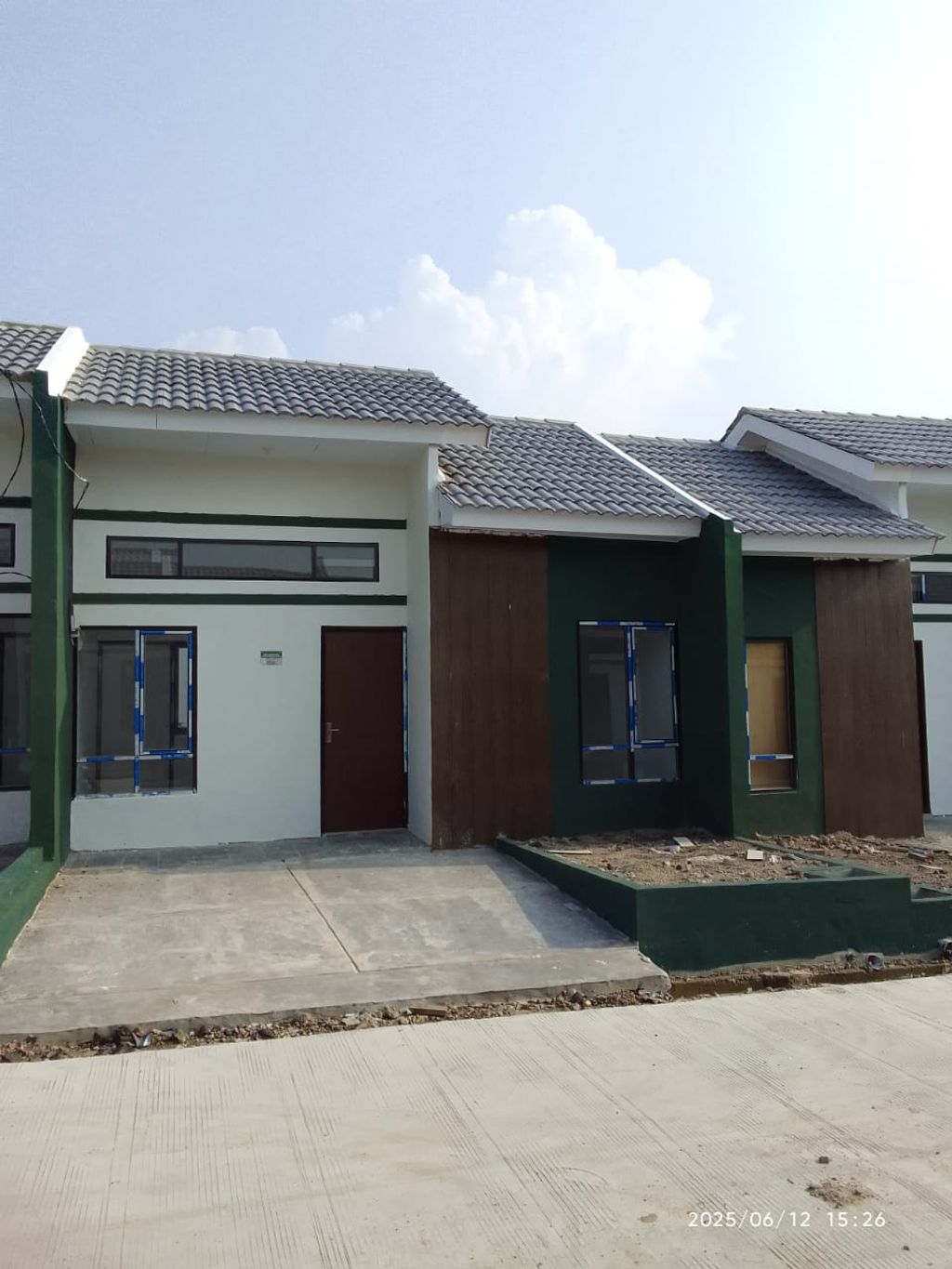 foto tampak rumah tipe 30/110 perumahan Puri Sava Waringinkurung Tahap 3