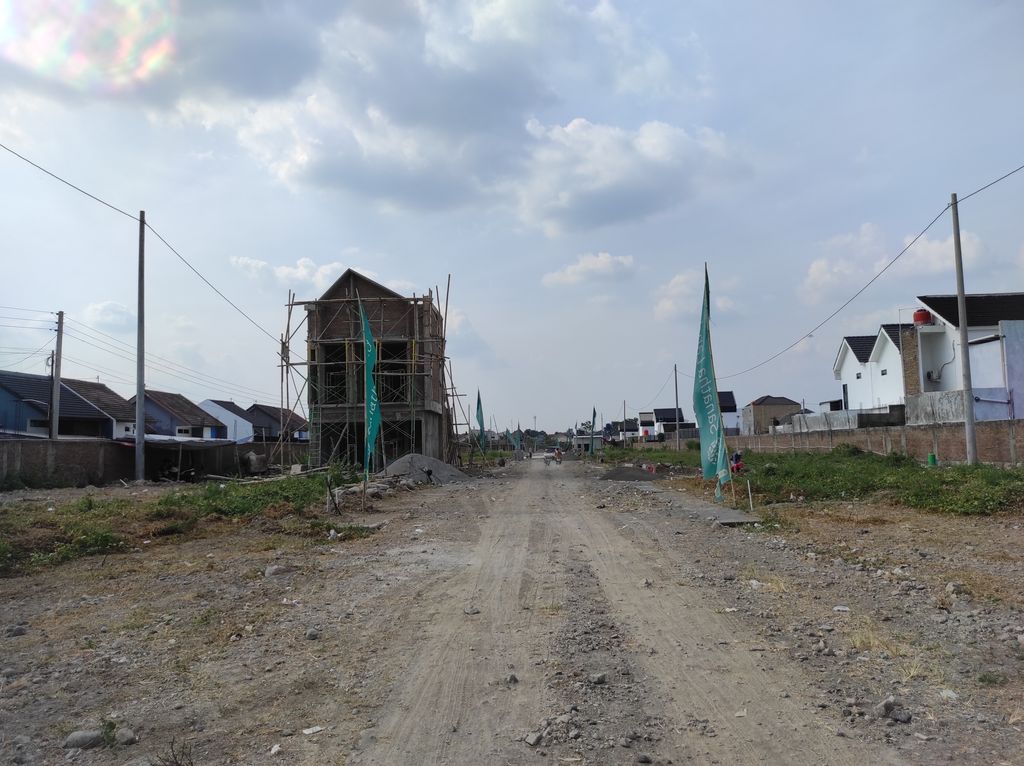 foto gerbang perumahan Sanatha Land Mayang