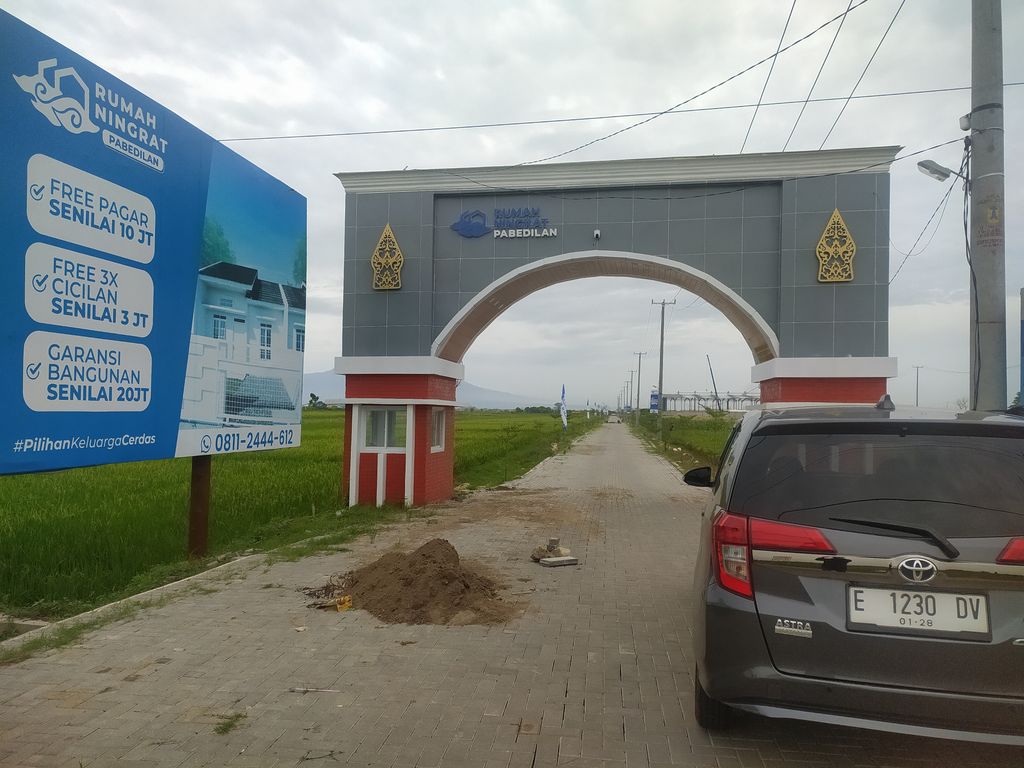 foto posisi tengah perumahan RUMAH NINGRAT PABEDILAN