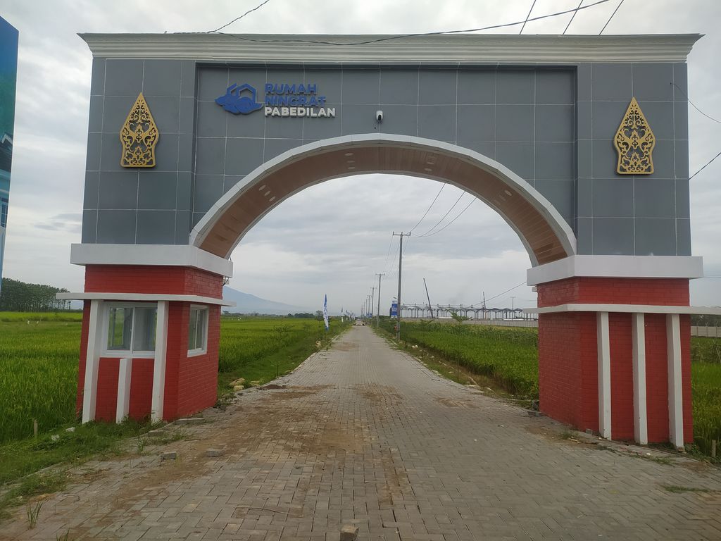 foto gerbang perumahan RUMAH NINGRAT PABEDILAN