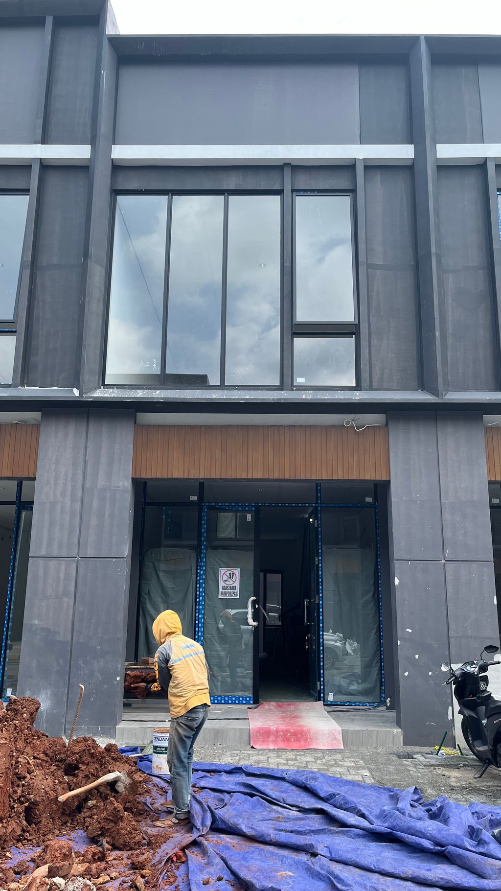 foto tampak rumah tipe HAMPTON 2/C/61 perumahan Ruko Hampton Avenue