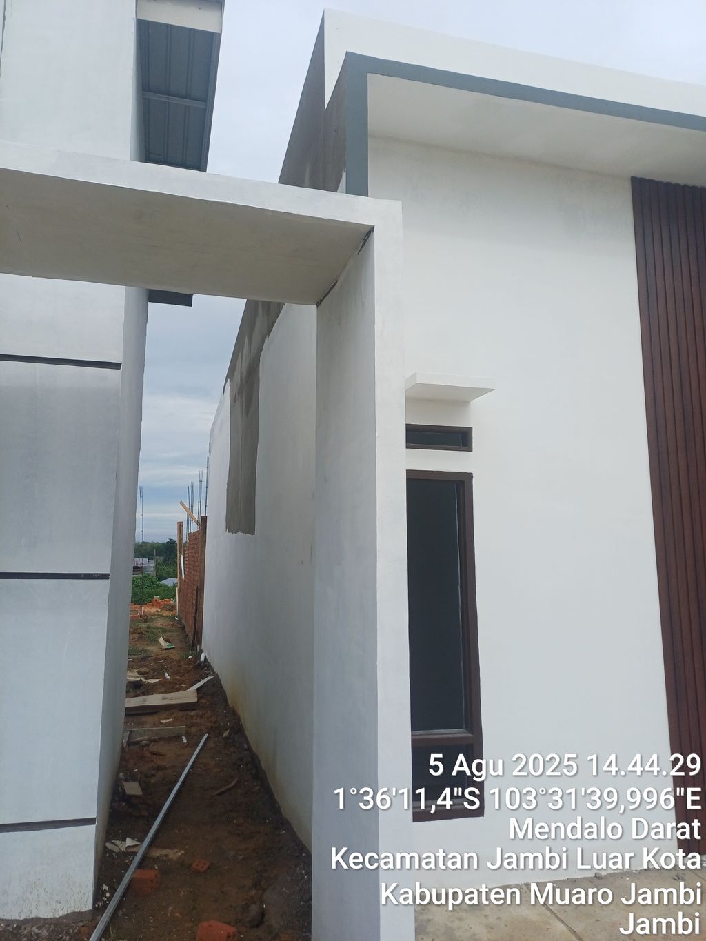 foto posisi tengah perumahan KAMPOENG MENDALO INDAH 1