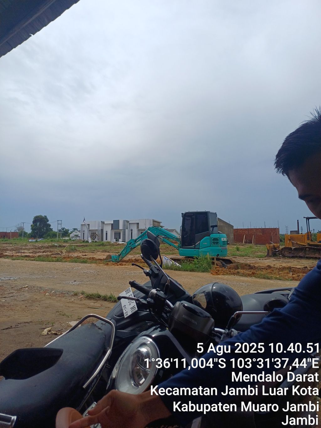 foto gerbang perumahan KAMPOENG MENDALO INDAH 1