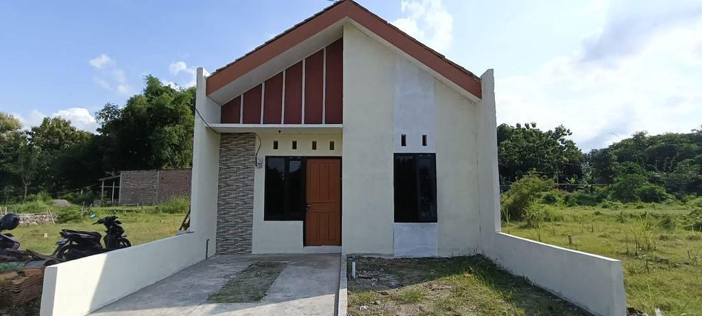 foto tampak rumah tipe 36/90 perumahan Cluster Kawedanan Residence