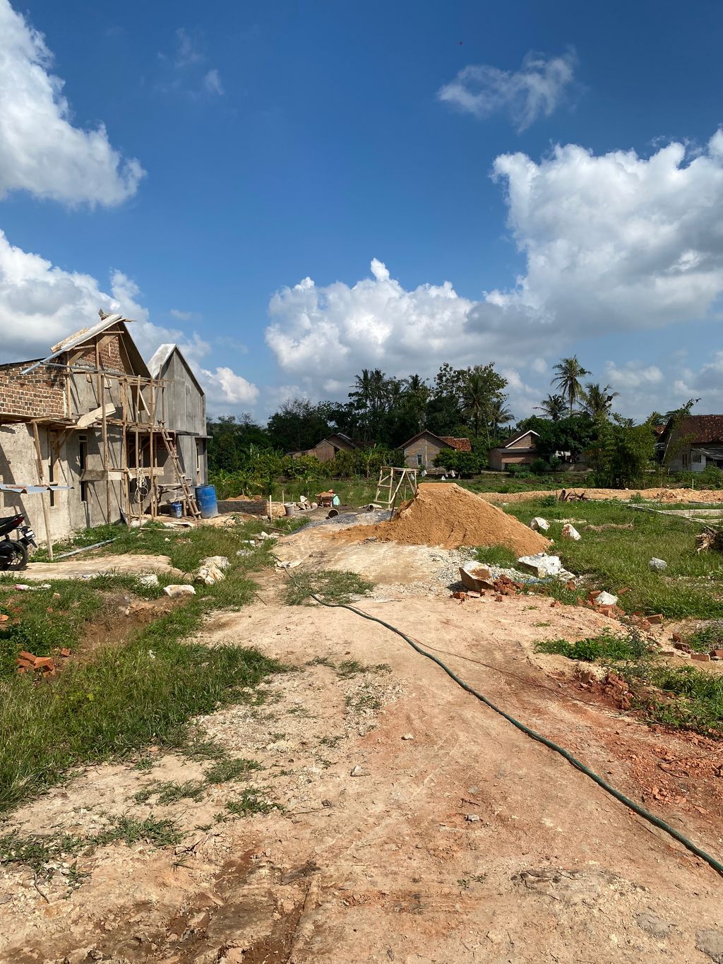 foto gerbang perumahan PURI AMIKA 2