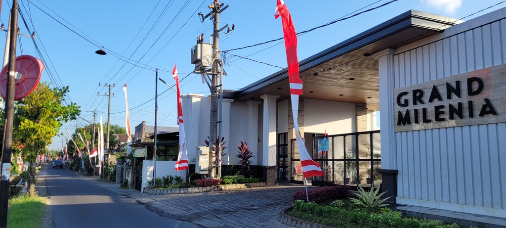 foto gerbang perumahan GRAND MILENIA
