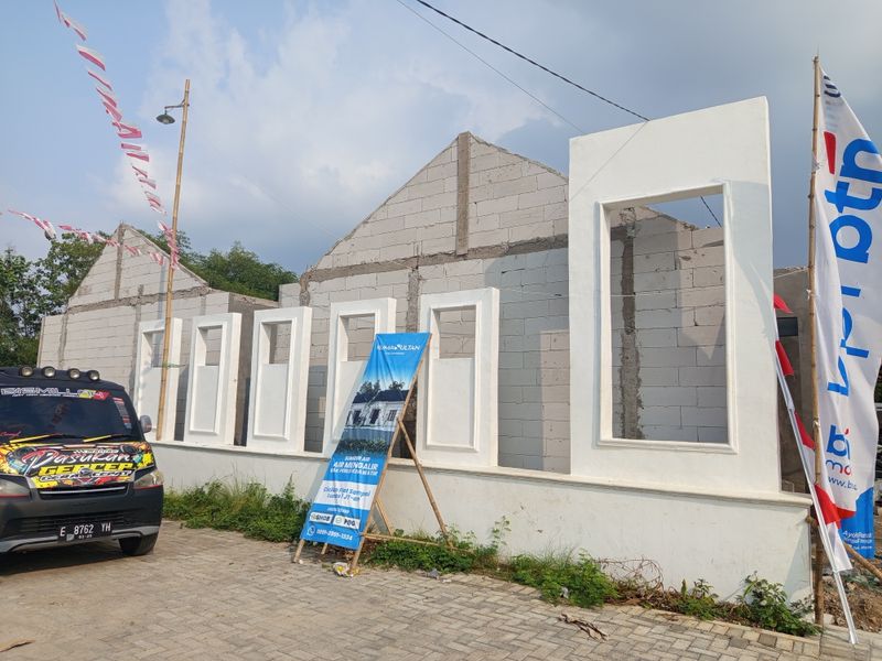 foto gerbang perumahan RUMAH SULTAN KALIWADAS