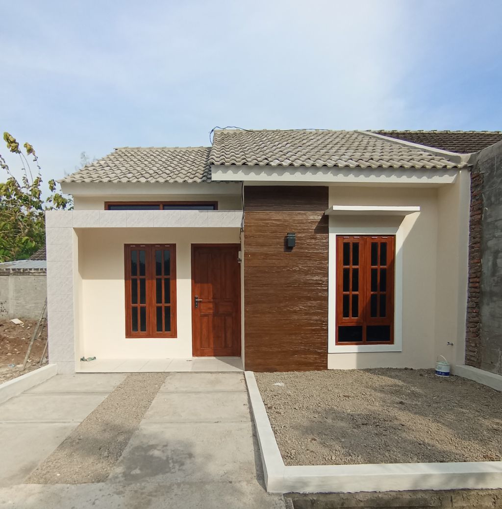 foto tampak rumah tipe 36/117 perumahan Cluster Kawedanan Residence