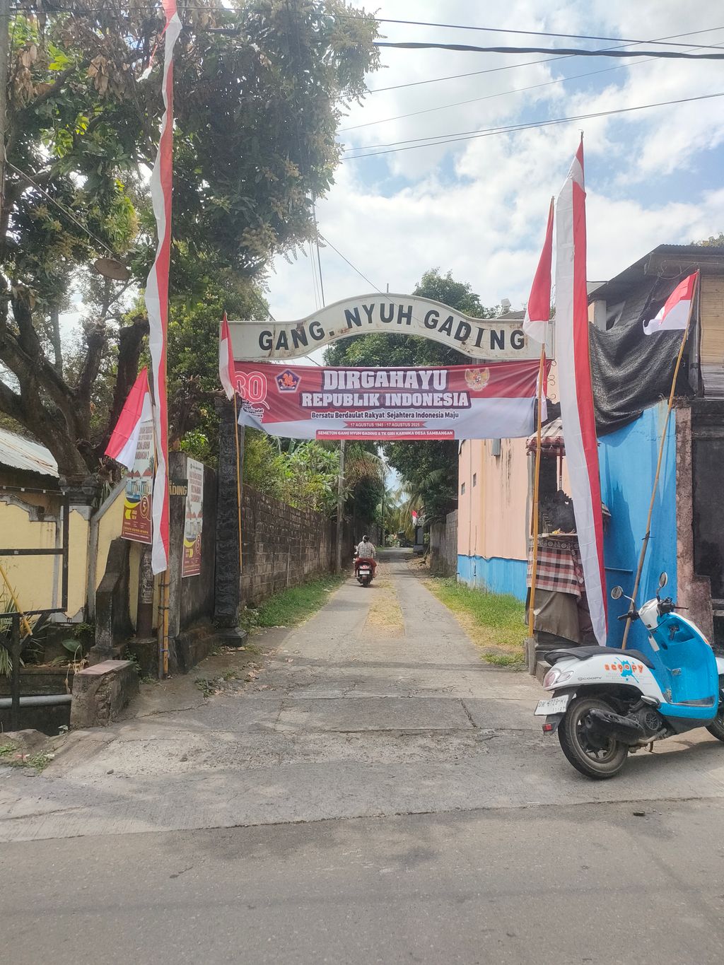 foto gerbang perumahan KRISNA GRAHA SAMBANGAN 2
