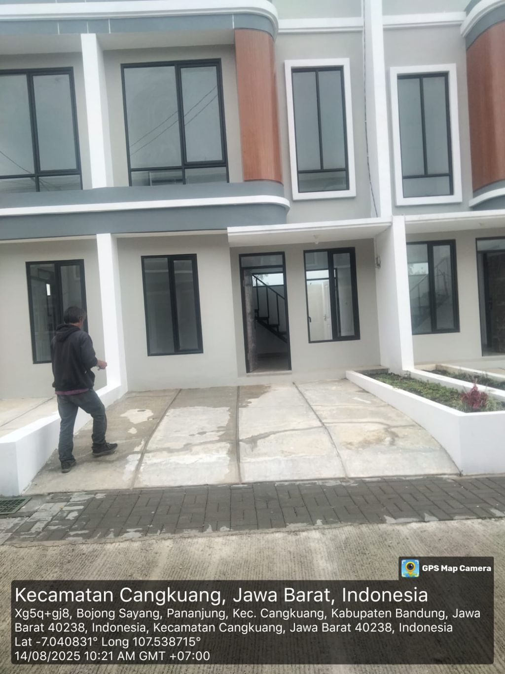 foto tampak rumah tipe 33 Mezanin (353) perumahan G-Land Aleena Residence