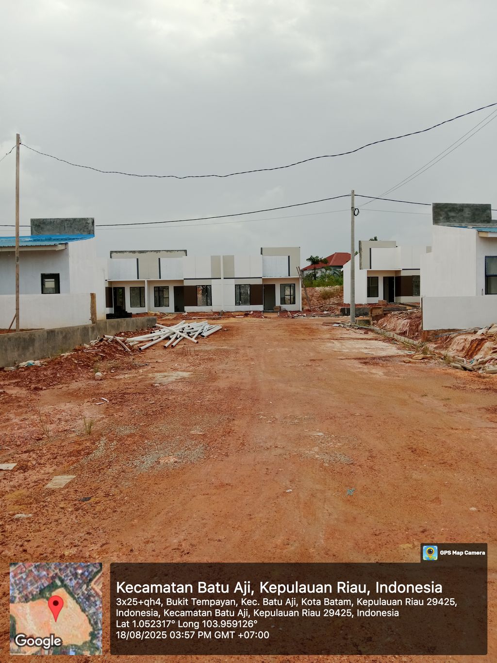 foto posisi tengah perumahan CASA GRANDE RESIDENCE