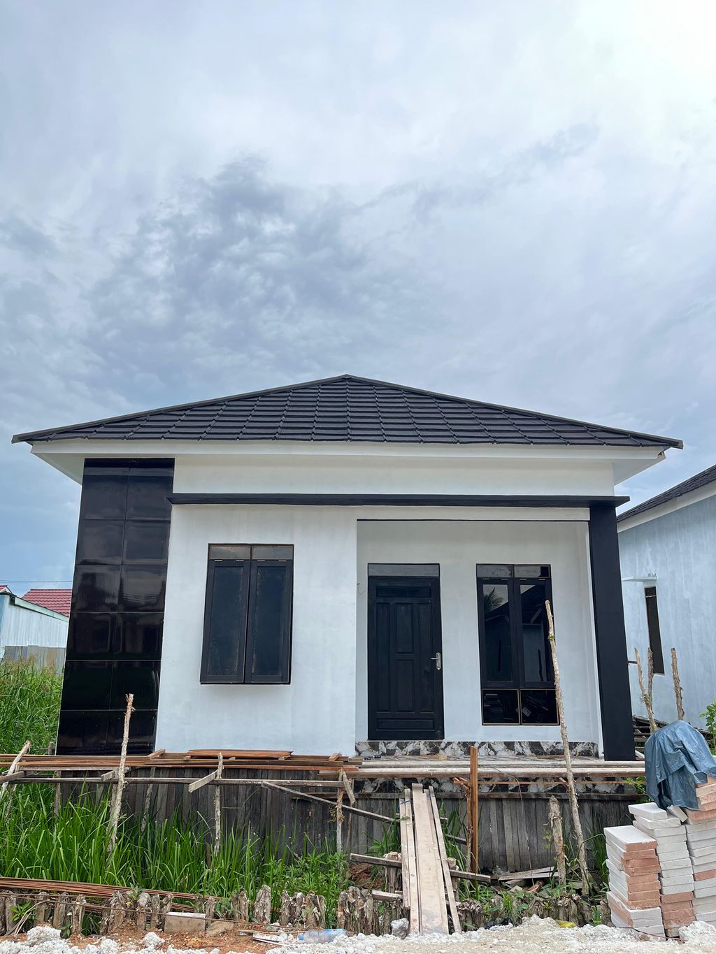 foto tampak rumah tipe SUBSIDI BLOK LIMAU perumahan PURI AWANIS 3