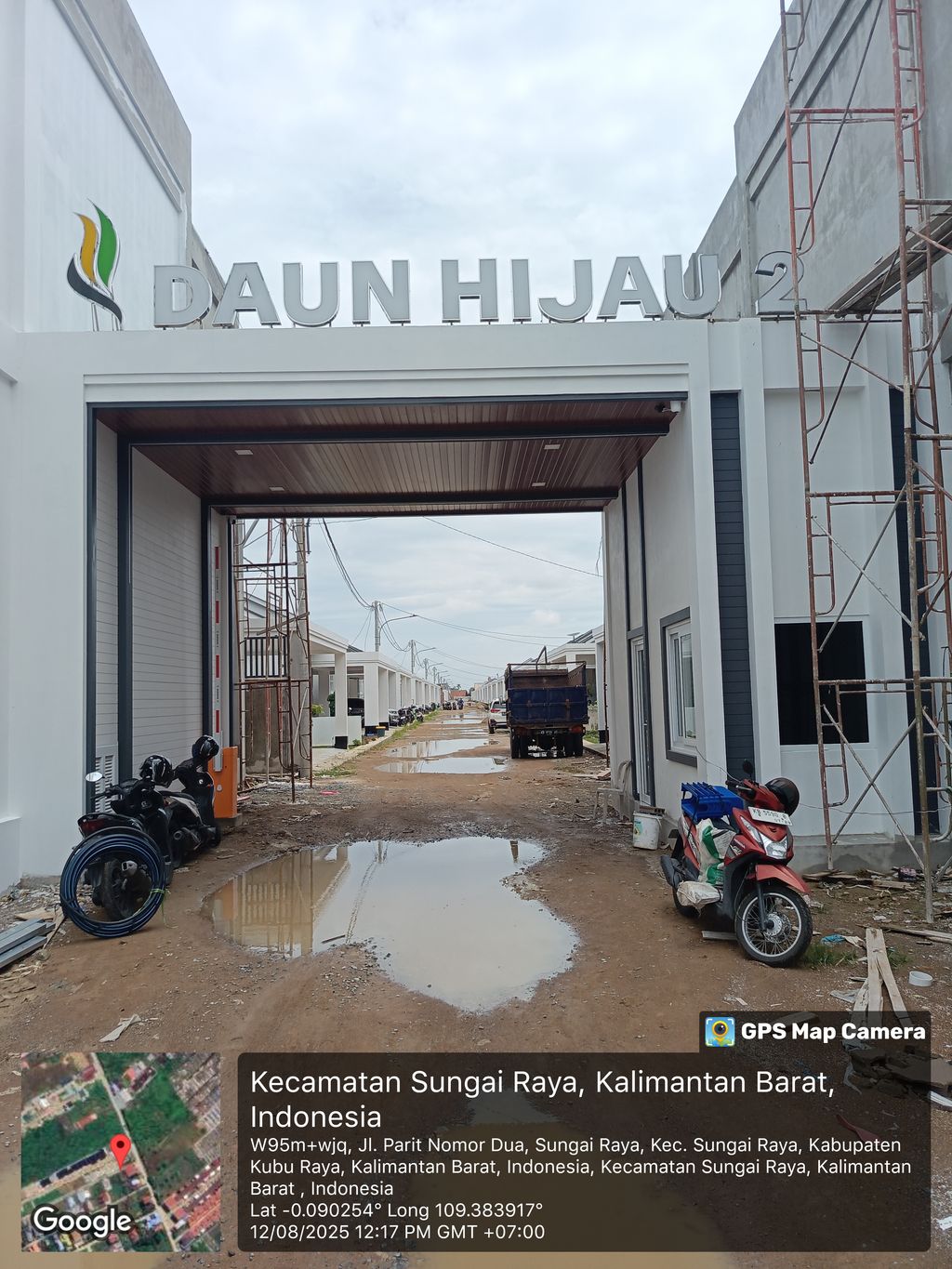 foto gerbang perumahan PERUMAHAN DAUN HIJAU 2