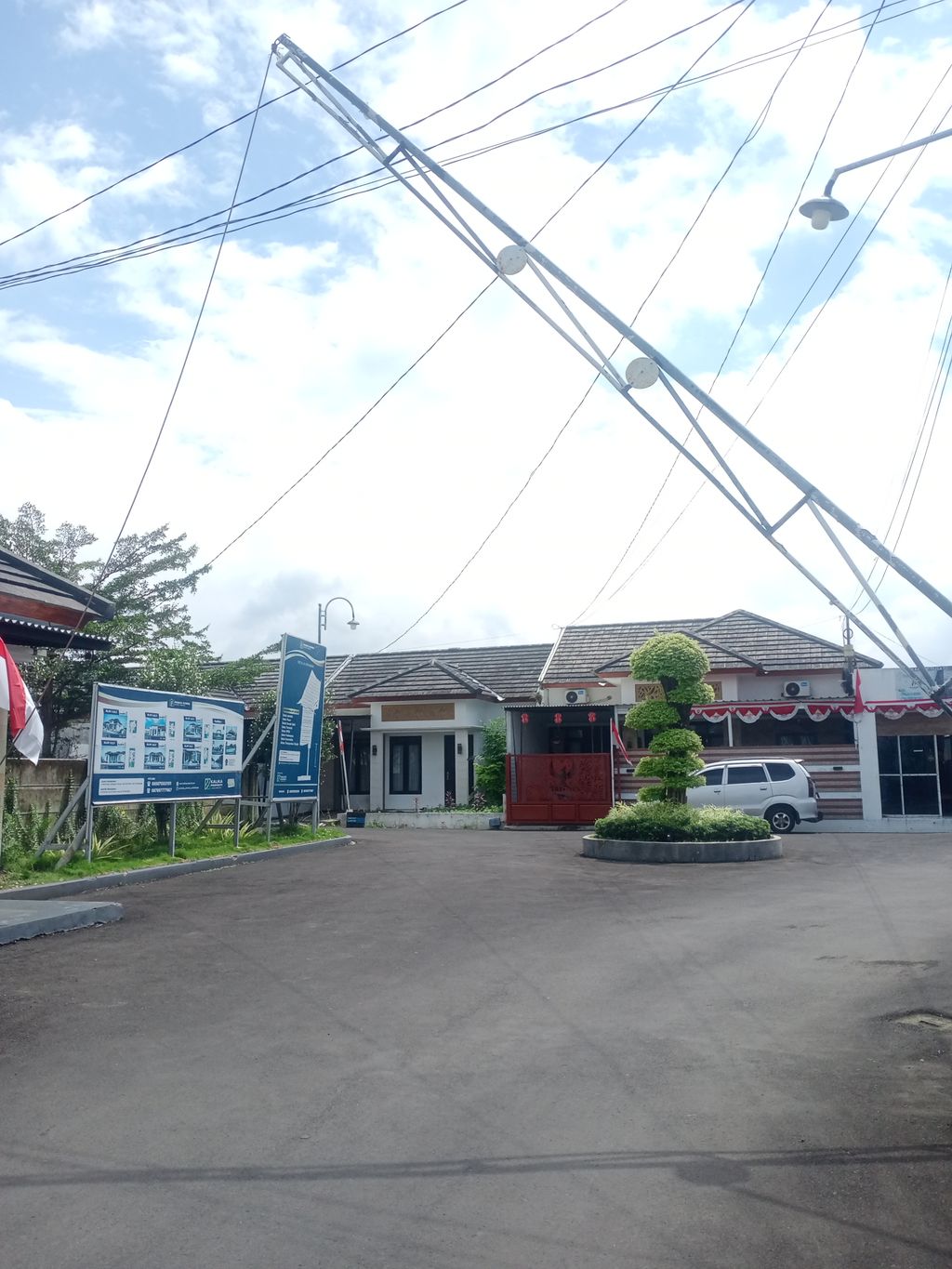 foto gerbang perumahan PERMATA PERWIRA