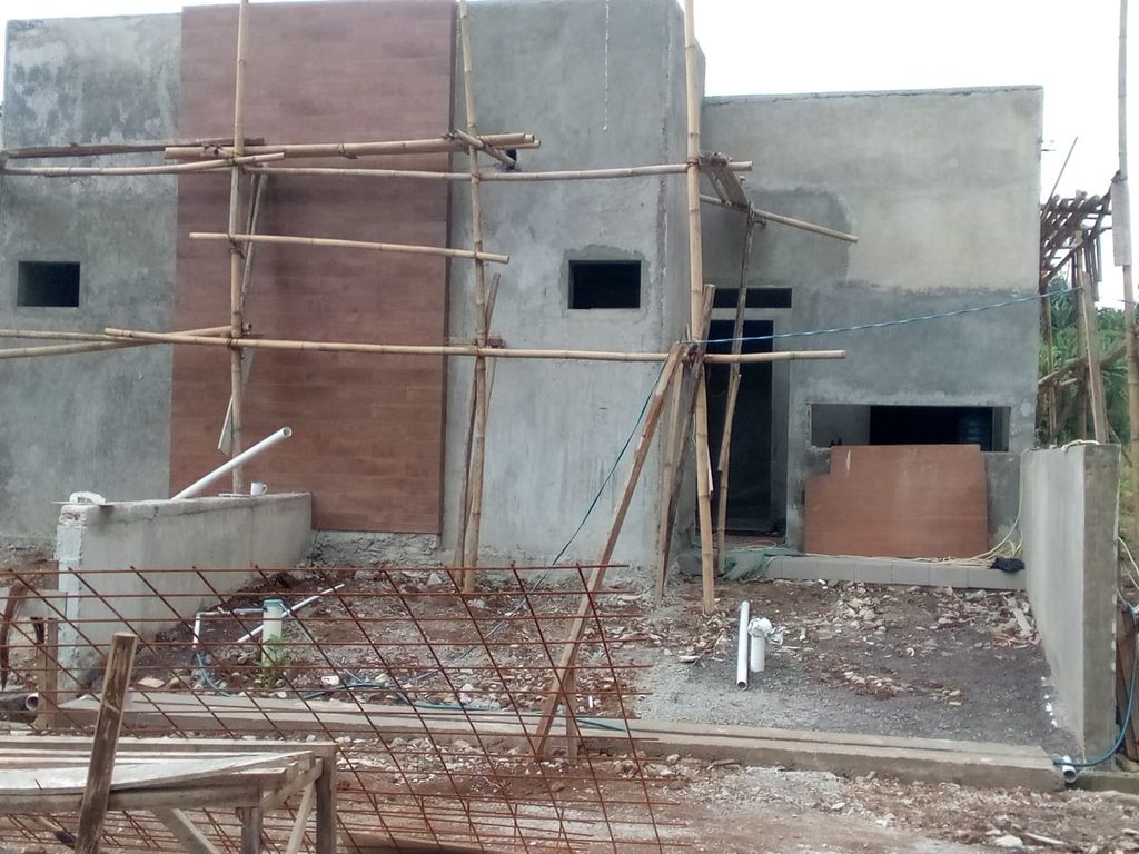 foto tampak rumah tipe F12 perumahan D'Paradiso