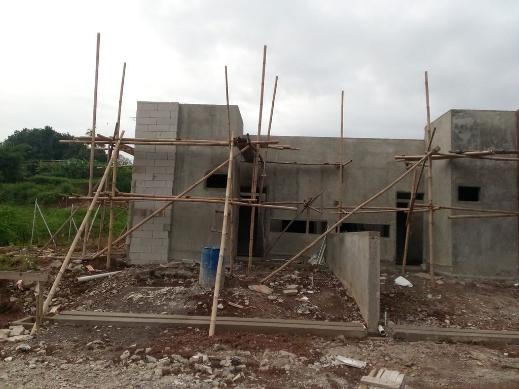 foto tampak rumah tipe F10 perumahan D'Paradiso