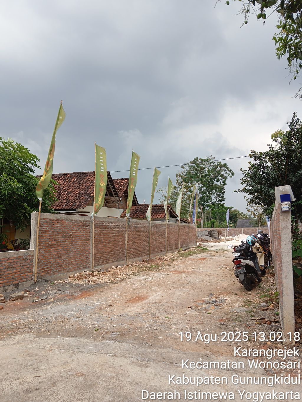 foto gerbang perumahan Omaya Hills