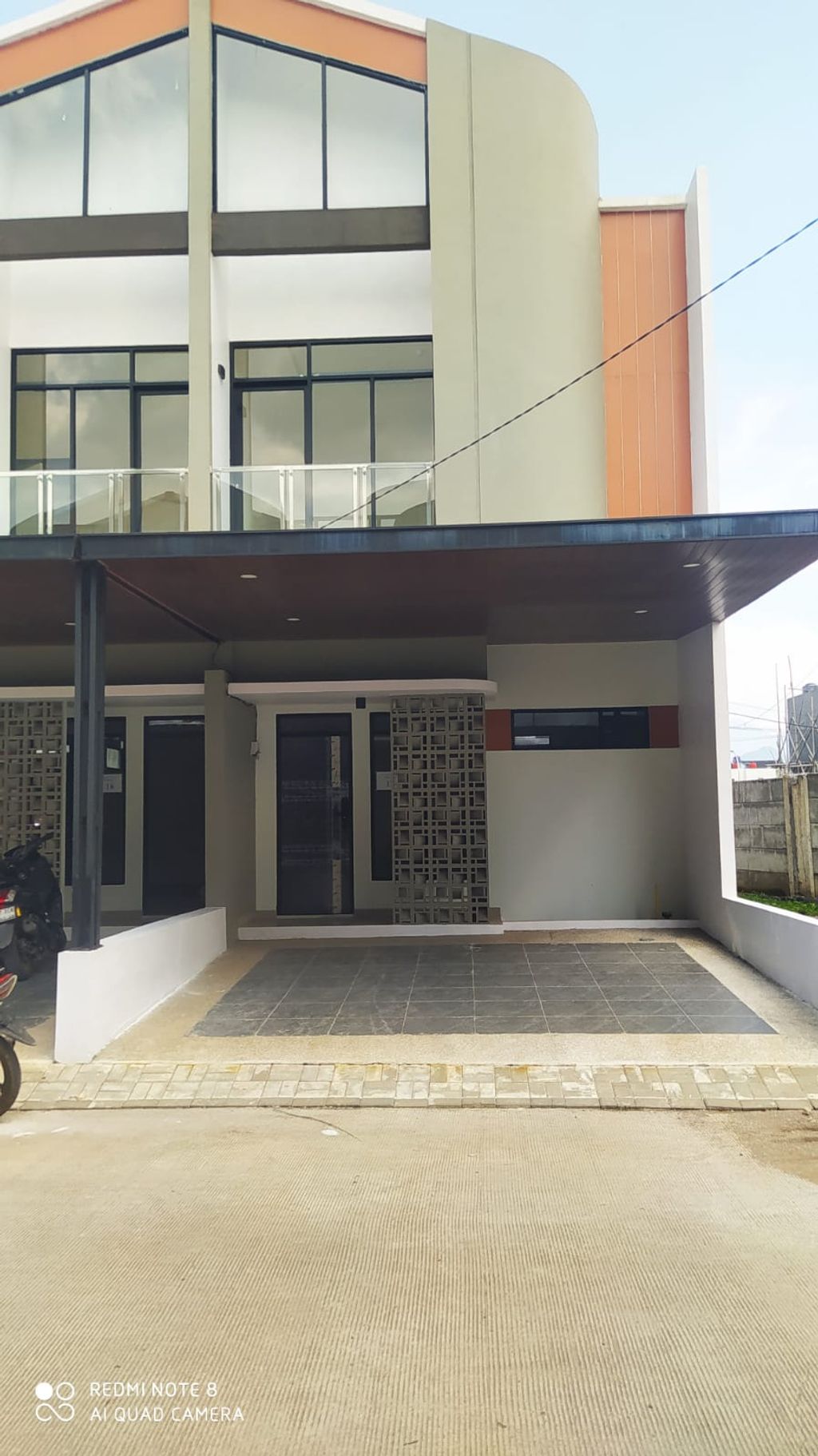 foto tampak rumah tipe 60 Compact 3 Kamar HC (786) perumahan G-Land Ciwastra Park 2
