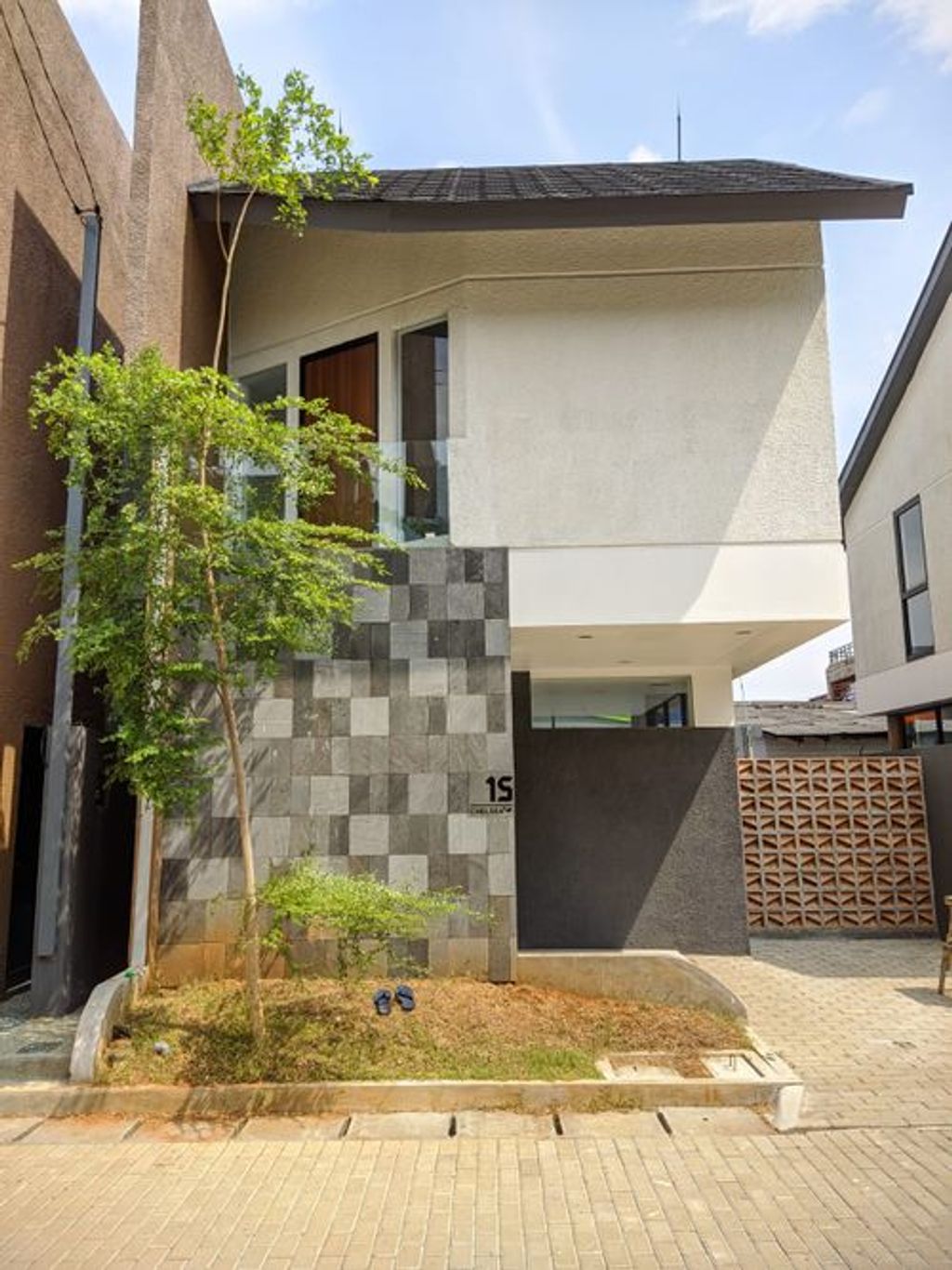 foto tampak rumah tipe CMH L 15 perumahan Chelsea Modern Home