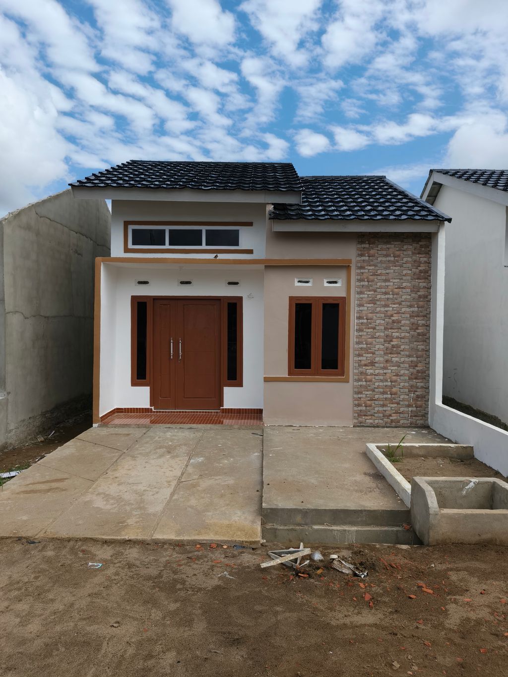 foto tampak rumah tipe Queen Athalla Residence 1E perumahan QUEEN ATHALLA RESIDENCE 1E