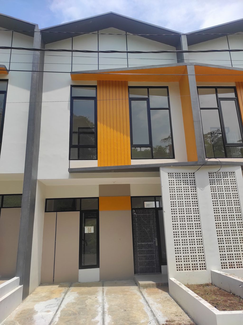 foto tampak rumah tipe 38 Cozy Level Minimalis (2 KT) (463) perumahan G-Land Harmony Hills