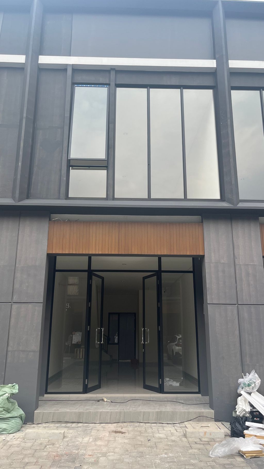 foto tampak rumah tipe HAMPTON 2/C/66 perumahan Ruko Hampton Avenue