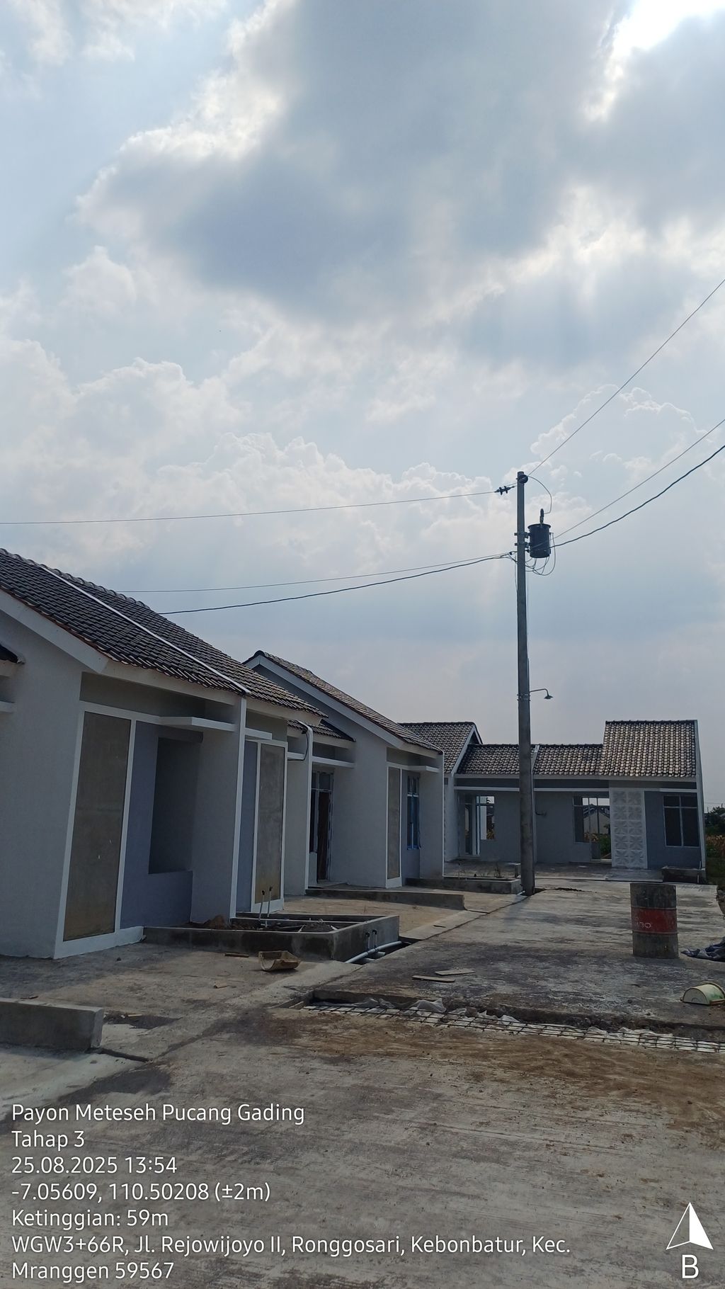 foto posisi tengah perumahan PAYON METESEH PERUMNAS PUCANG GADING TAHAP 3