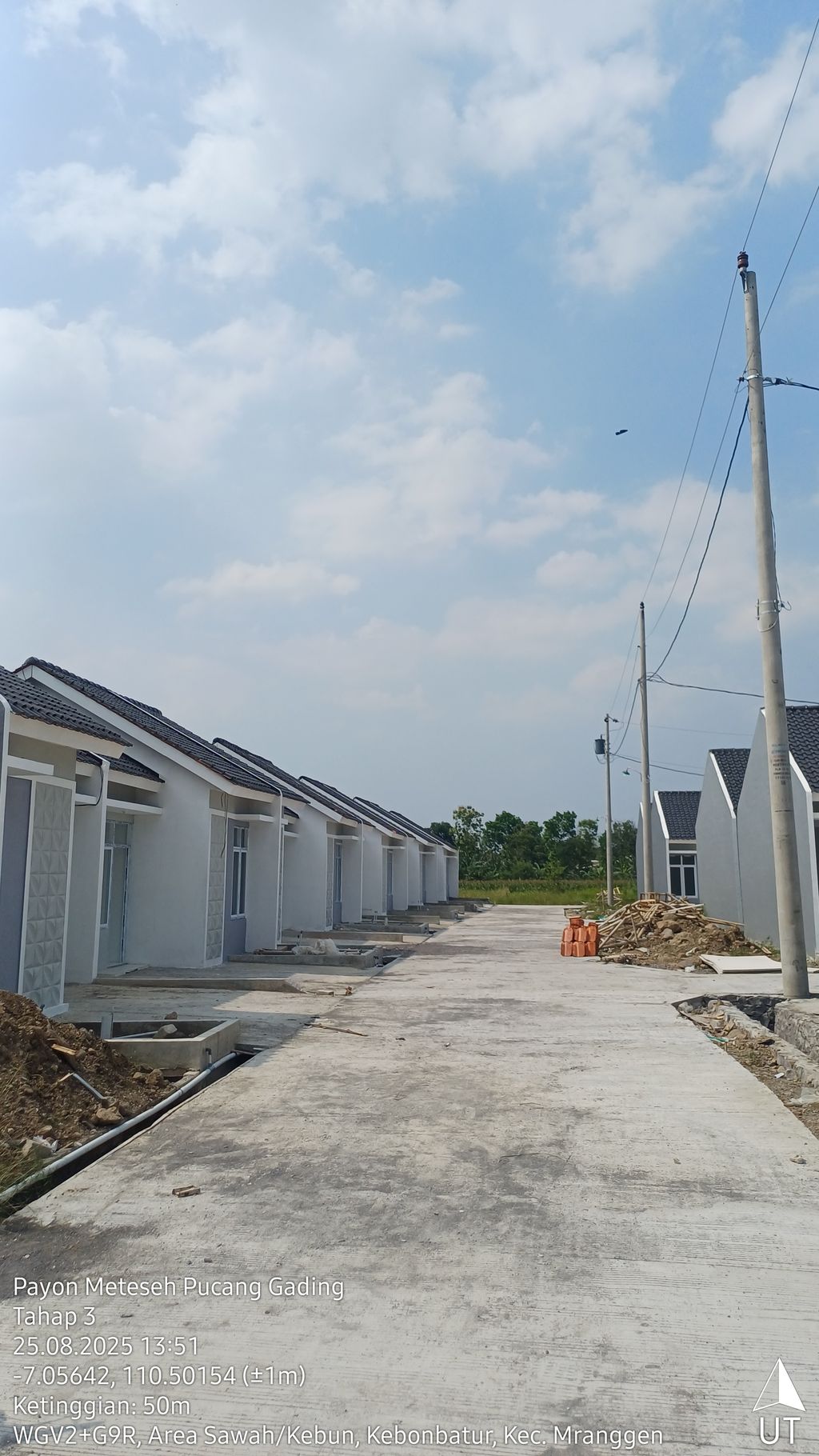 foto gerbang perumahan PAYON METESEH PERUMNAS PUCANG GADING TAHAP 3