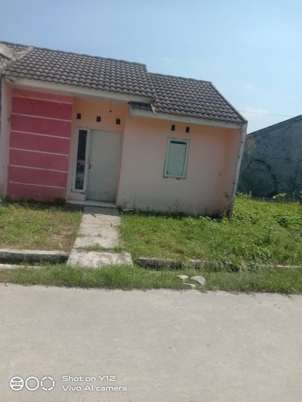 foto tampak rumah tipe 30 x 128 perumahan GRIYA JUNTI ASRI