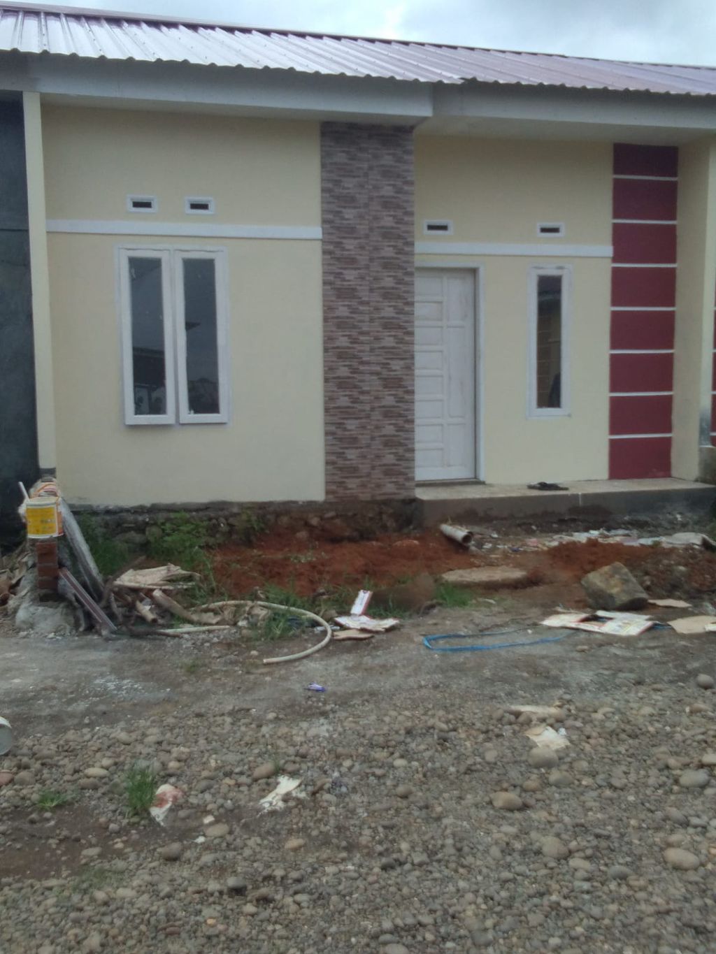 foto tampak rumah tipe 36/72 perumahan BUMI CENDANA PARANGBANOA