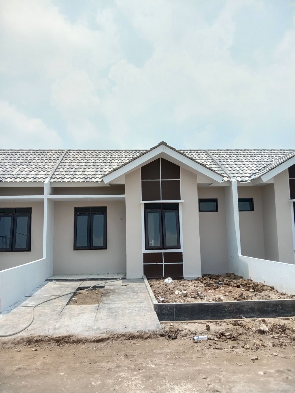 foto tampak rumah tipe 30/60 perumahan GRAHA CIPTA 5 SUMBERJAYA TAHAP 2