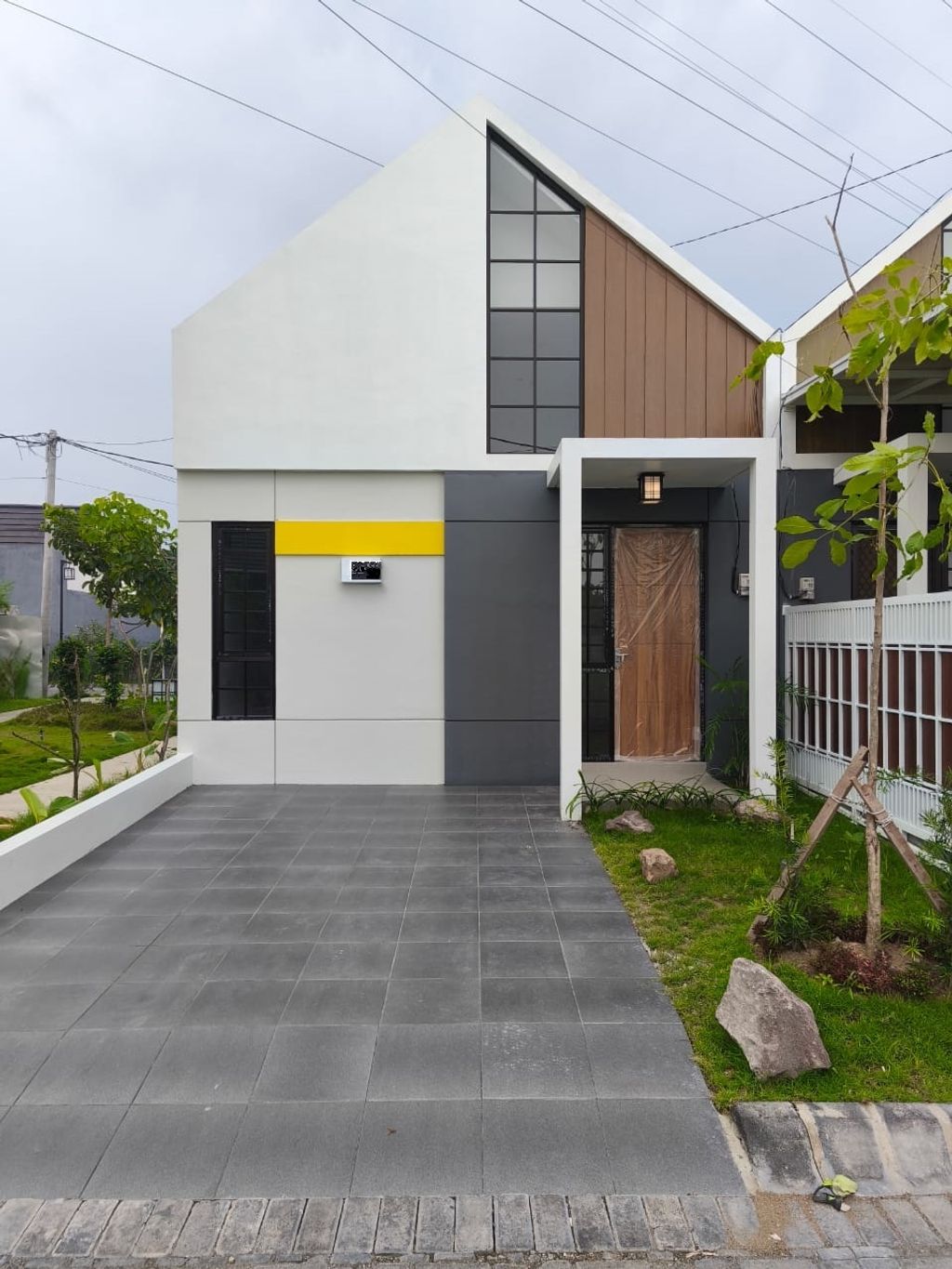 foto tampak rumah tipe Osaka 2 kav 28 perumahan GRHA TAMAN PELANGI 2 CLUSTER OSAKA 2