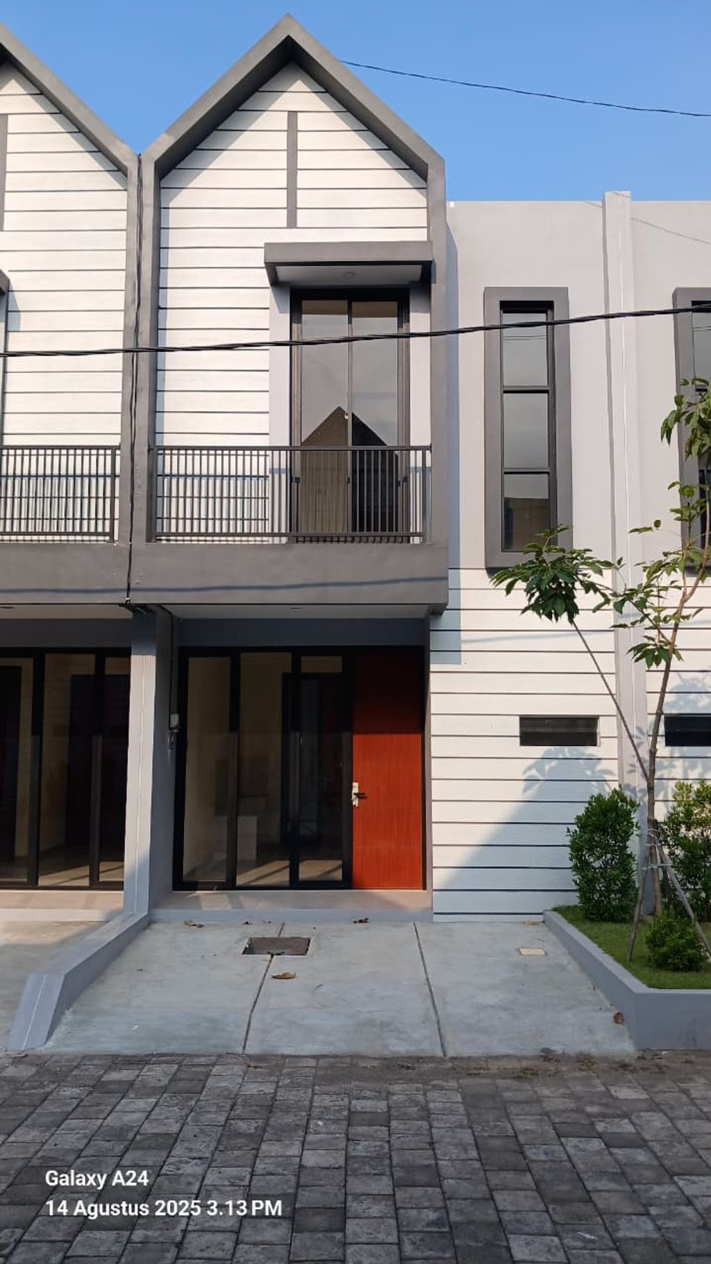 foto tampak rumah tipe 63/66 perumahan Anggrek Residence @Prapen