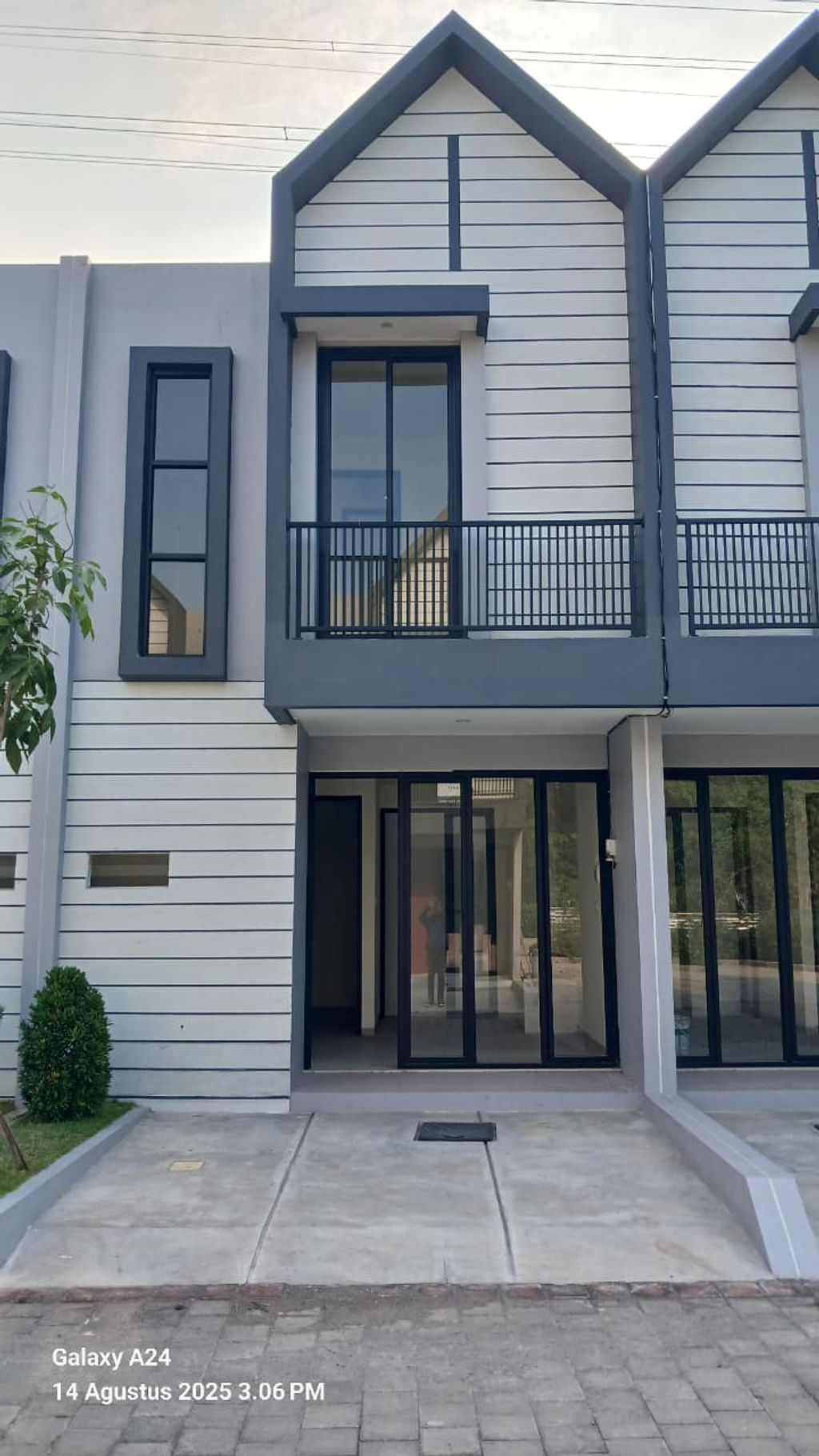 foto tampak rumah tipe 60/70 perumahan Anggrek Residence @Prapen
